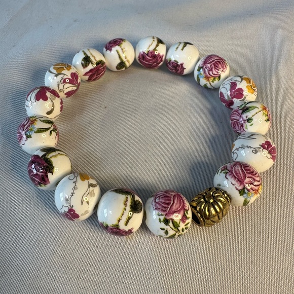 Older heavy Glass Rose bead stretch bracelet - Picture 1 of 4